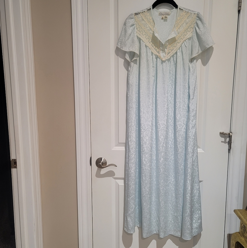 Exquisite Vintage Oscar De la Renta  Nightgown For Neiman Marcus